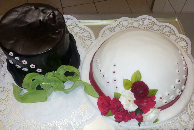 Hochzeitstorte - Hüte für Braut und Bräutigam