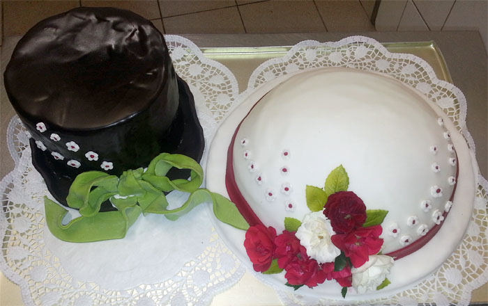 Hochzeitstorte - Hüte für Braut und Bräutigam
