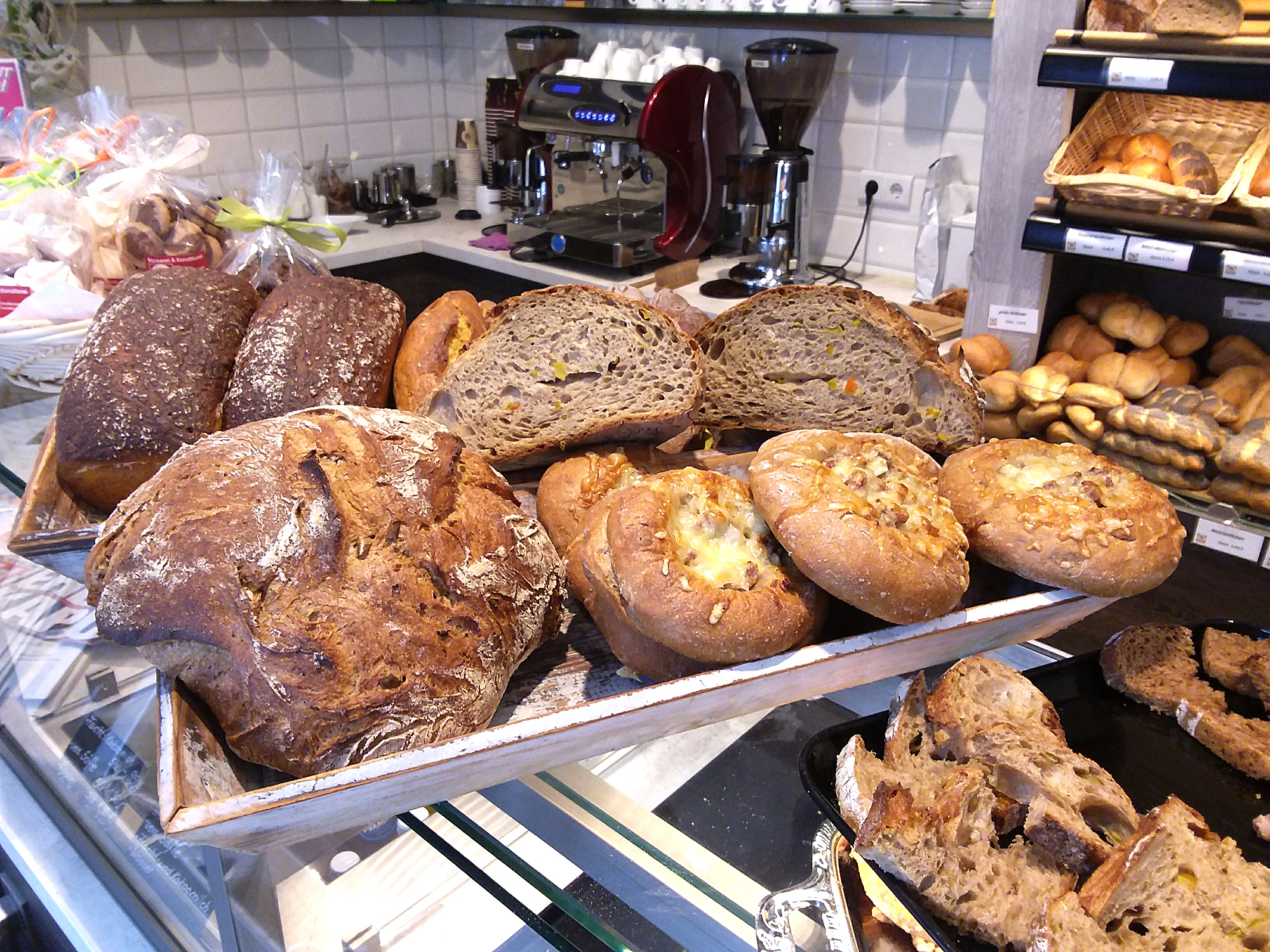 umfangreiches Brotsortiment