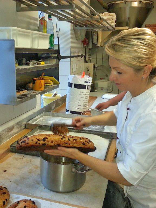 Cranberry-Stollen buttern
