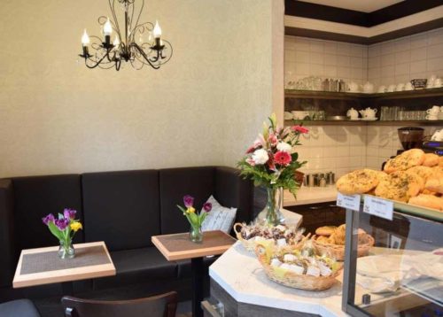Frühstück, Imbiss, Kaffeespezialitäten - Bäckerei Krahl Frühstück, Imbiss, Kaffeespezialitäten - Bäckerei Krahl