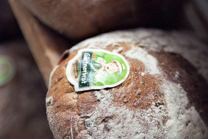 Gärtnerbrot mit Karotten, Joghurt, Schnittlauch und Petersilie