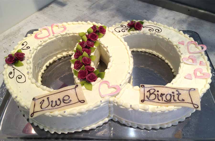 Hochzeitstorte in Ringform