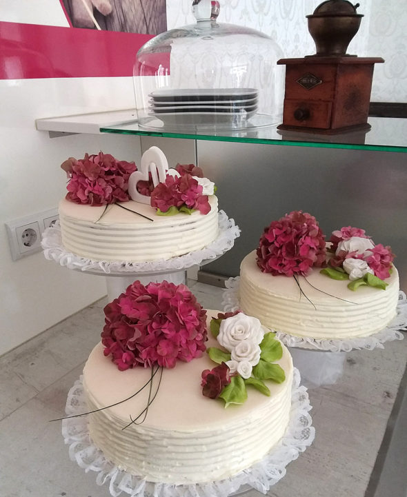 Bäckerei & Konditorei Krahl Inh. Cornelia Marten Hochzeitstorten für Sie & Ihn » Bäckerei & Konditorei Krahl