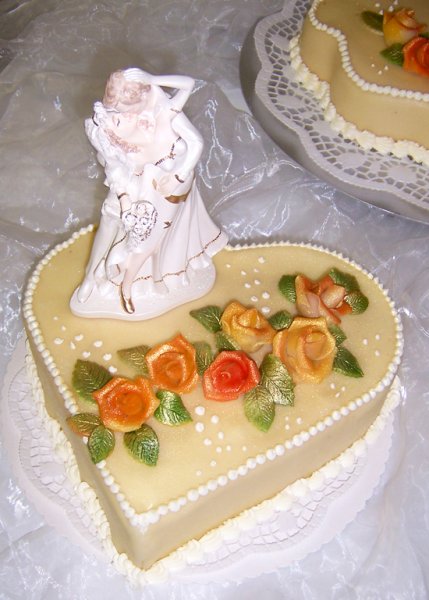 Hochzeitstorte mit Figuren