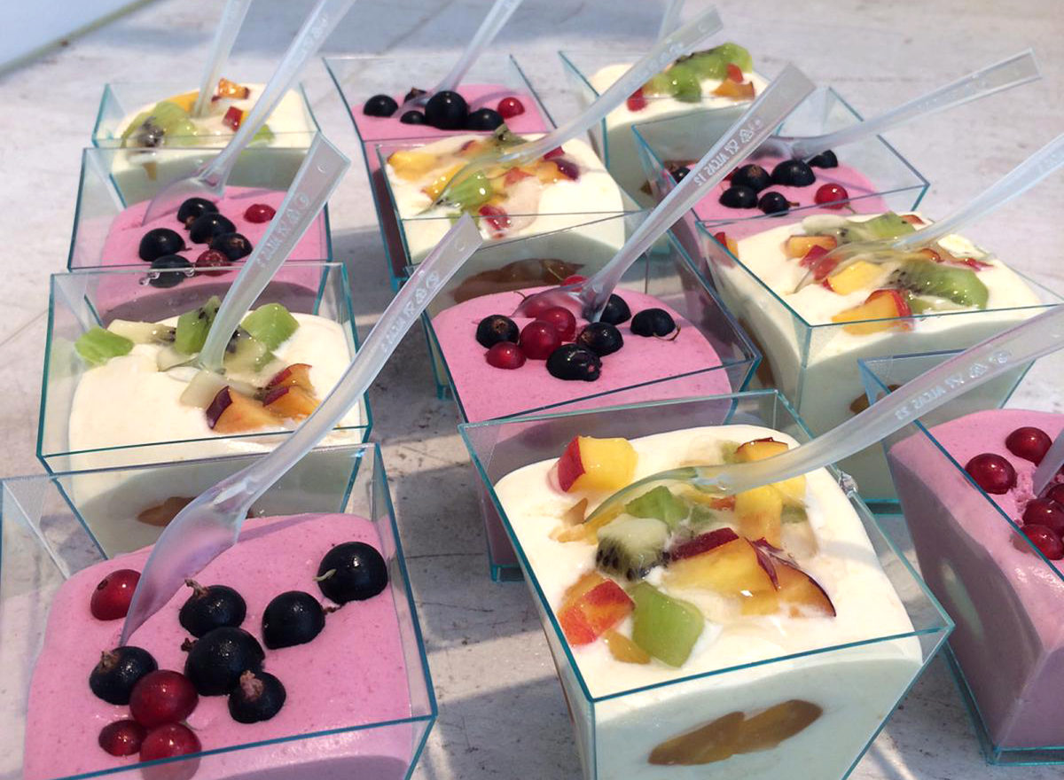 Quark-Joghurt-Dessert mit frischen Früchten