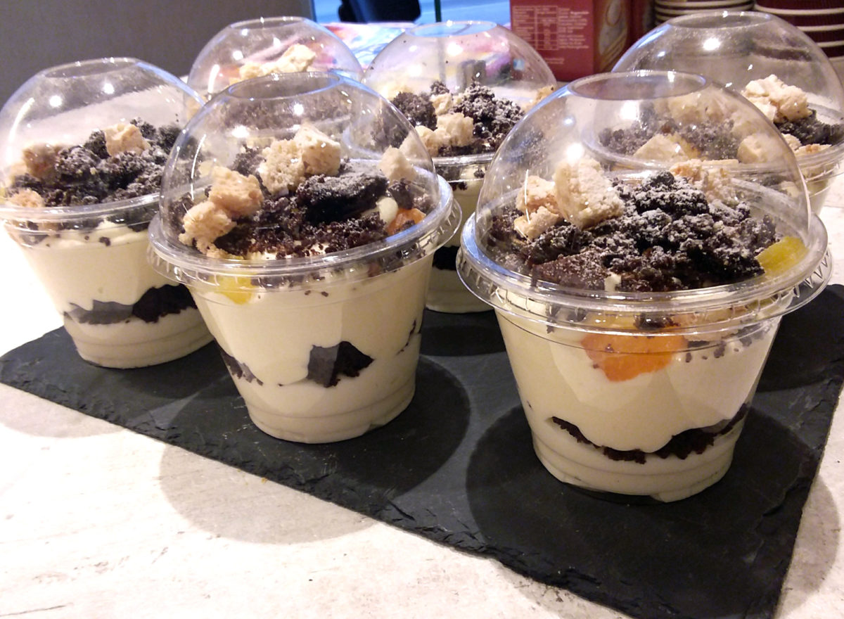 Quarkdessert mit Schokocrumble