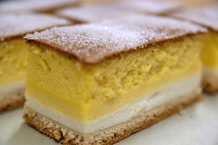 kuchen mit quark und früchten